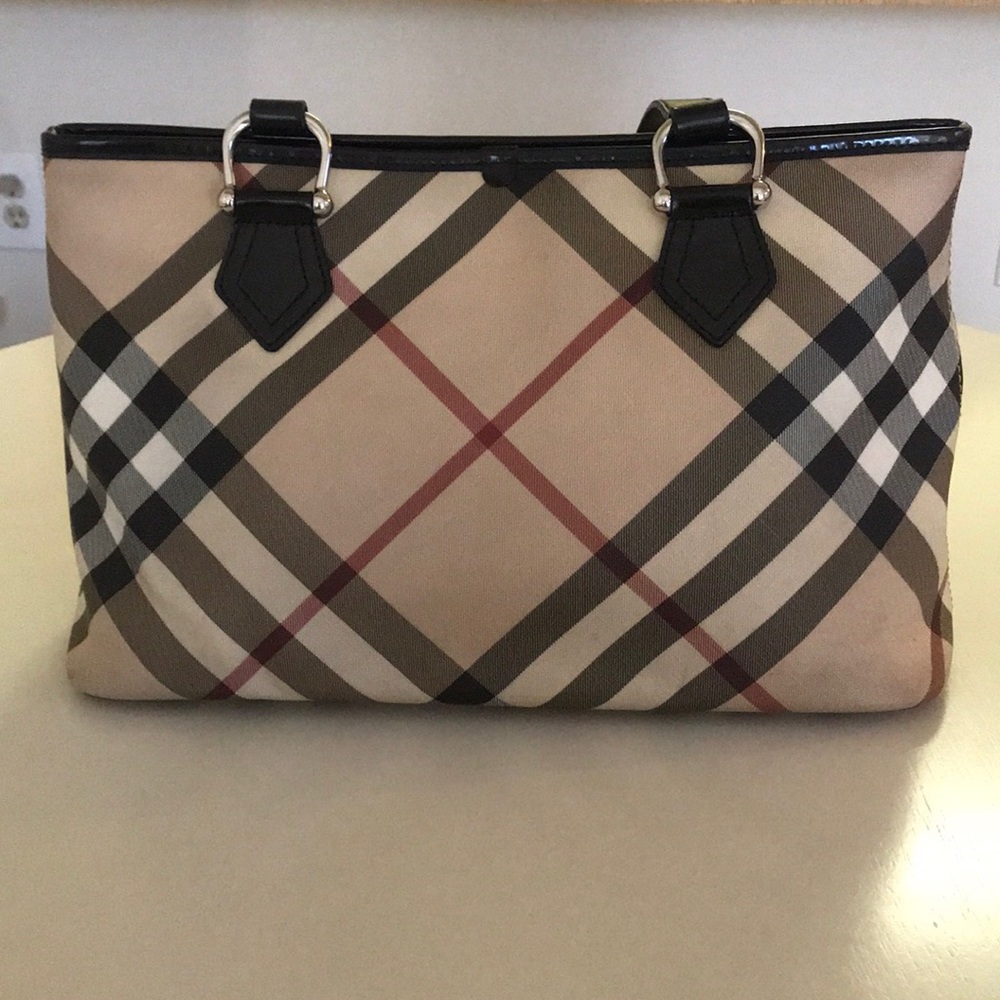 Signature Burberry print with patent leather trim